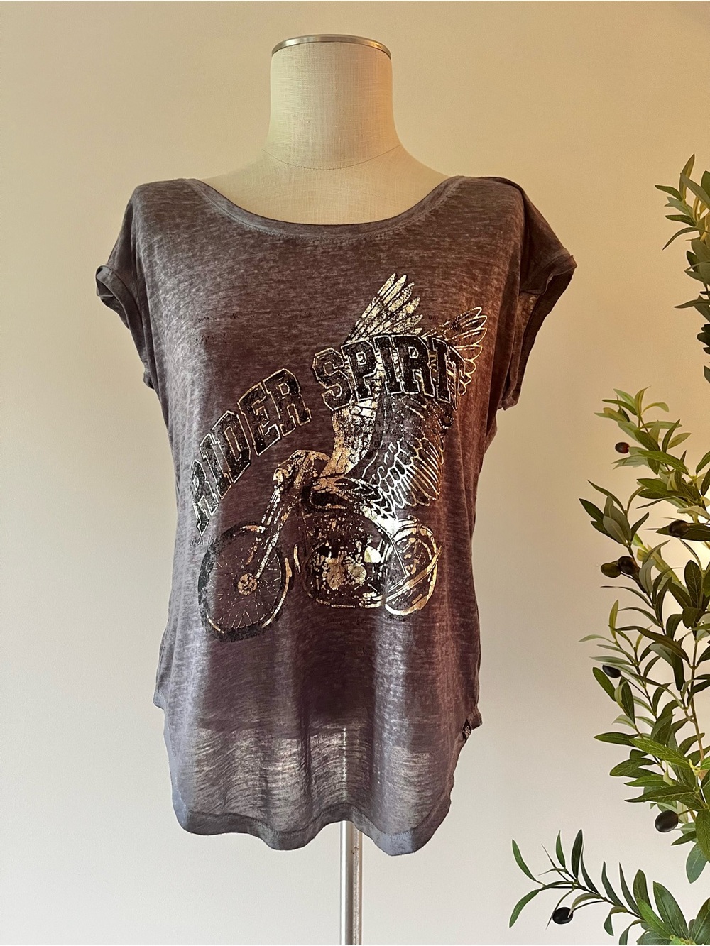 Super soft burnout metallic decal Rider Spirit Graphic Tee - Washed Charcoal
